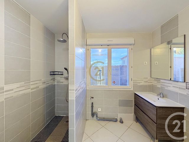 Appartement T3 &agrave; louer - 3 pi&egrave;ces - 59,26 m2 - St Genis Laval - 69 - RHONE-ALPES