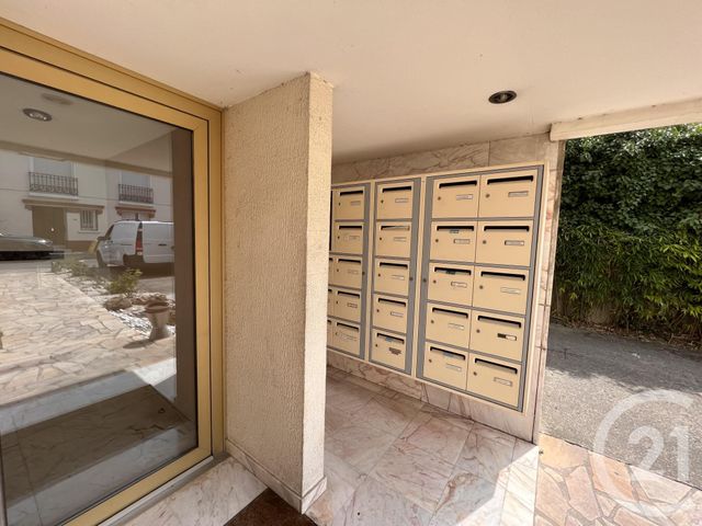 Appartement Studio &agrave; louer - 1 pi&egrave;ce - 24,76 m2 - La Varenne St Hilaire - 94 - ILE-DE-FRANCE