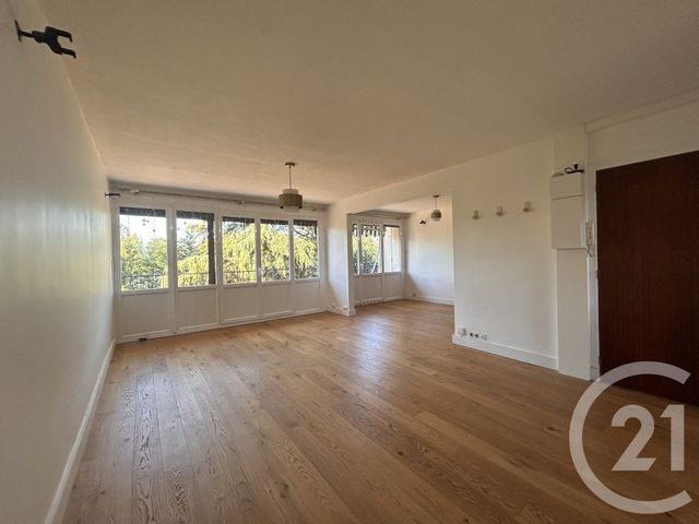 Appartement F4 &agrave; louer - 4 pi&egrave;ces - 76,03 m2 - La Varenne St Hilaire - 94 - ILE-DE-FRANCE