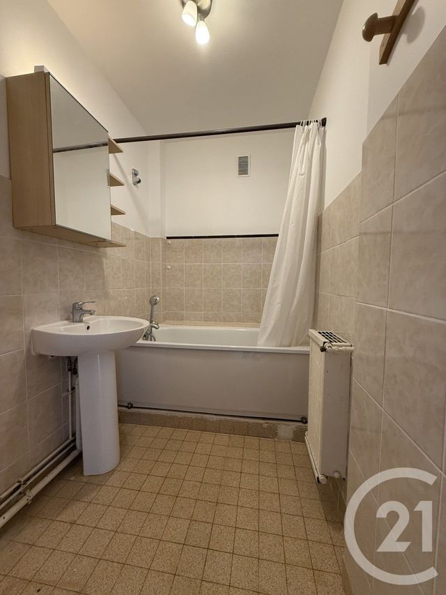 Appartement Studio &agrave; louer - 1 pi&egrave;ce - 30,33 m2 - St Maur Des Fosses - 94 - ILE-DE-FRANCE