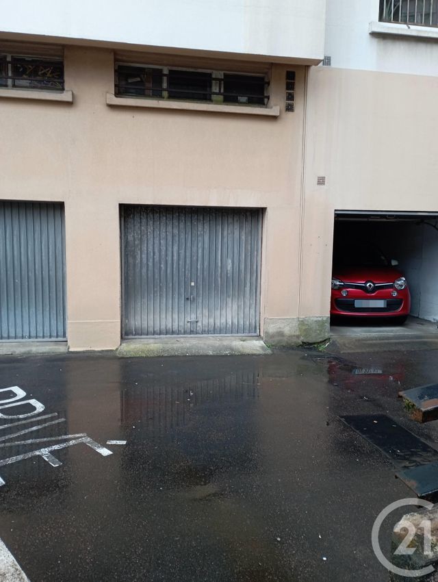 parking - LE MANS - 72