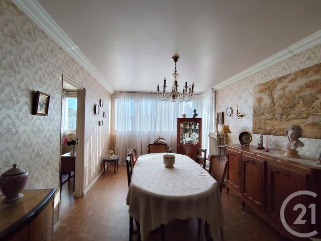 Appartement T5 à vendre - 5 pièces - 88,07 m2 - Allonnes - 72 - PAYS-DE-LOIRE