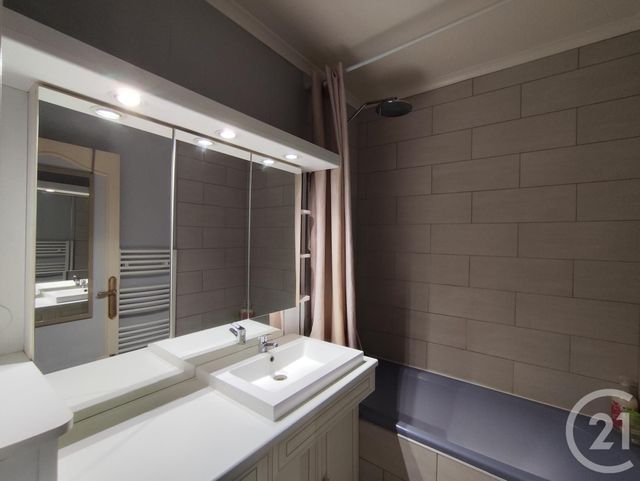 Appartement T5 &agrave; louer - 5 pi&egrave;ces - 87,87 m2 - Allonnes - 72 - PAYS-DE-LOIRE