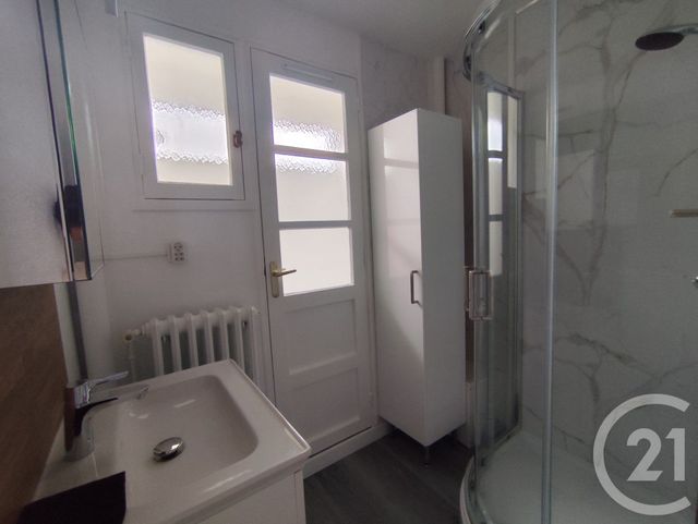 Appartement T4 &agrave; louer - 4 pi&egrave;ces - 68 m2 - Allonnes - 72 - PAYS-DE-LOIRE