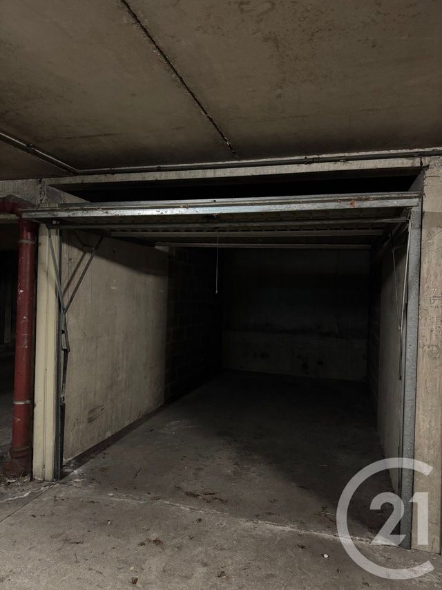 parking - SURESNES - 92