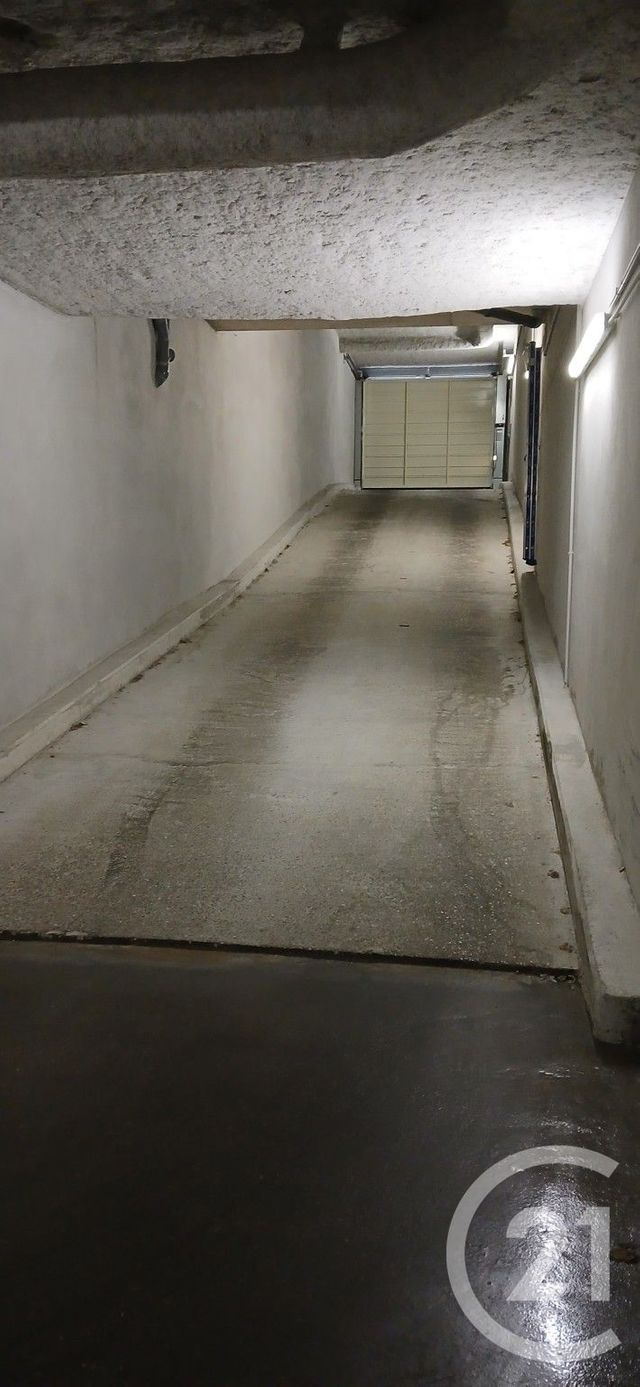 Parking &agrave; louer - 10 m2 - Colombes - 92 - ILE-DE-FRANCE