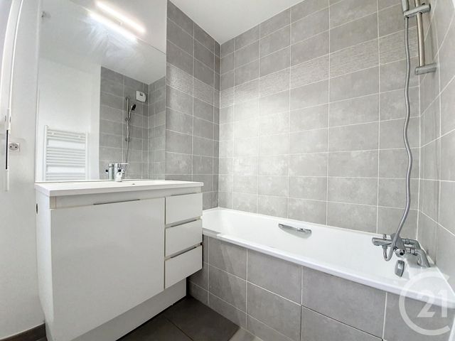 Appartement F4 &agrave; louer - 4 pi&egrave;ces - 84,73 m2 - Puteaux - 92 - ILE-DE-FRANCE