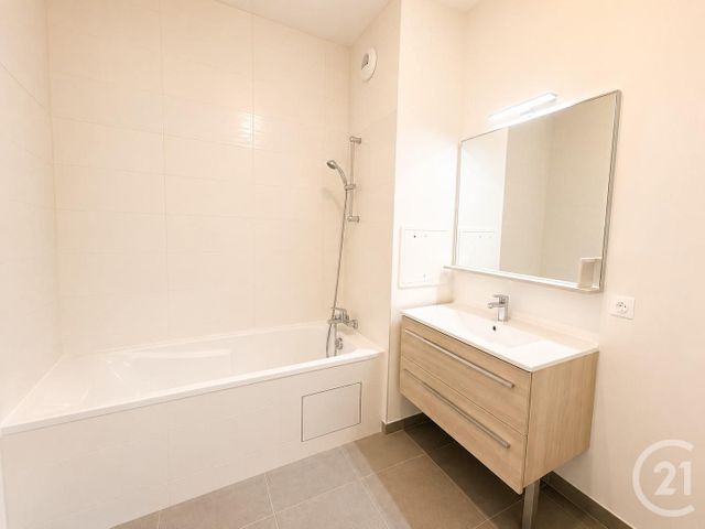 Appartement &agrave; louer - 3 pi&egrave;ces - 65,76 m2 - L Isle Adam - 95 - ILE-DE-FRANCE