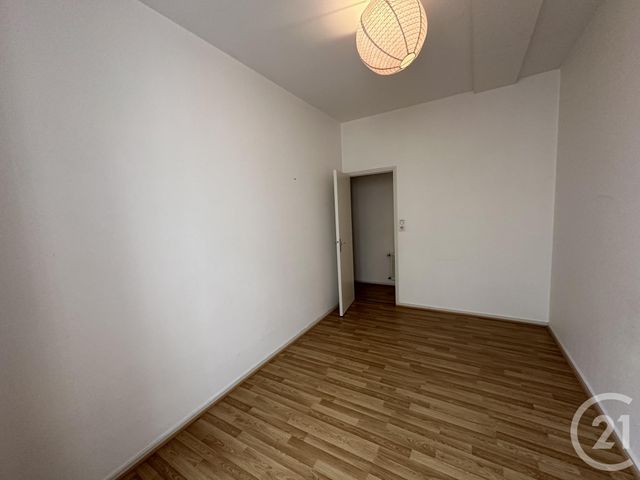 Appartement T4 &agrave; louer - 4 pi&egrave;ces - 95,76 m2 - Rochefort - 17 - POITOU-CHARENTES