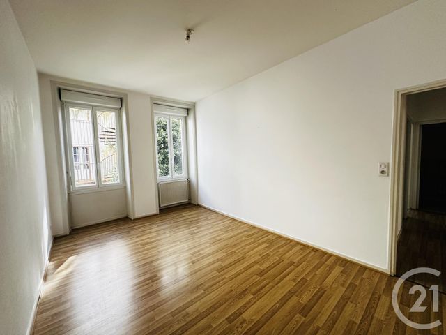 Appartement T4 &agrave; louer - 4 pi&egrave;ces - 95,76 m2 - Rochefort - 17 - POITOU-CHARENTES