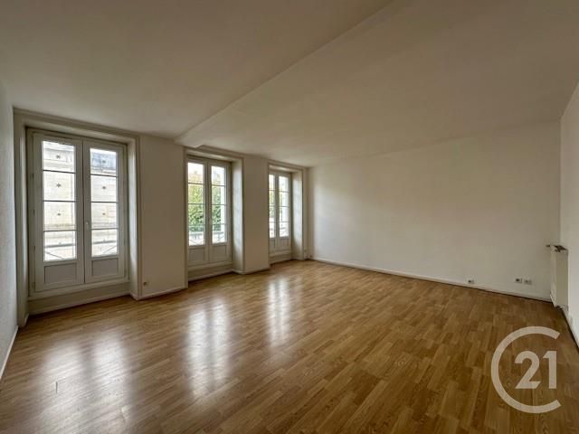 Appartement T4 &agrave; louer - 4 pi&egrave;ces - 95,76 m2 - Rochefort - 17 - POITOU-CHARENTES