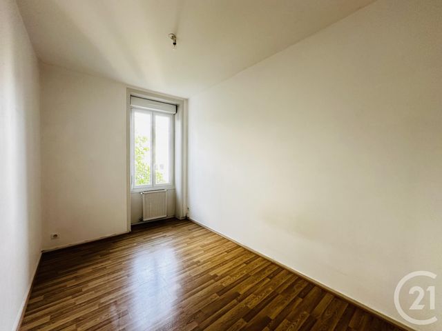 Appartement T4 &agrave; louer - 4 pi&egrave;ces - 95,76 m2 - Rochefort - 17 - POITOU-CHARENTES