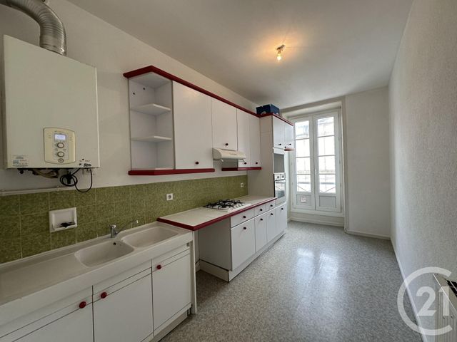 Appartement T4 &agrave; louer - 4 pi&egrave;ces - 95,76 m2 - Rochefort - 17 - POITOU-CHARENTES