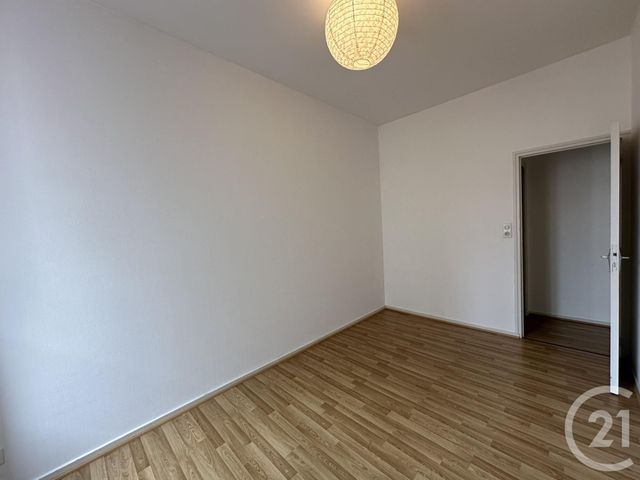 Appartement T4 &agrave; louer - 4 pi&egrave;ces - 95,76 m2 - Rochefort - 17 - POITOU-CHARENTES