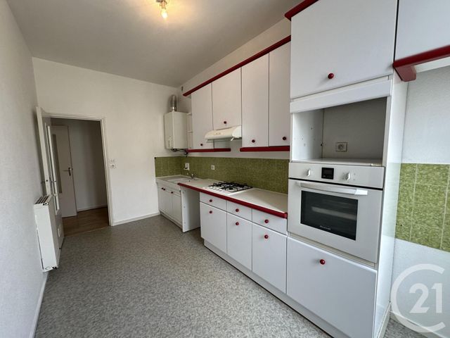 Appartement T4 &agrave; louer - 4 pi&egrave;ces - 95,76 m2 - Rochefort - 17 - POITOU-CHARENTES