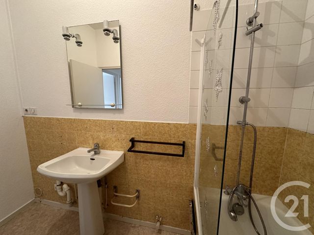 Appartement T4 &agrave; louer - 4 pi&egrave;ces - 95,76 m2 - Rochefort - 17 - POITOU-CHARENTES