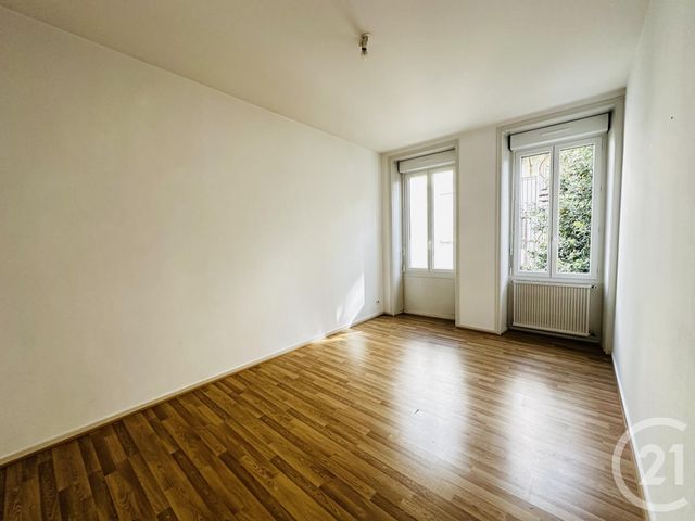 Appartement T4 &agrave; louer - 4 pi&egrave;ces - 95,76 m2 - Rochefort - 17 - POITOU-CHARENTES