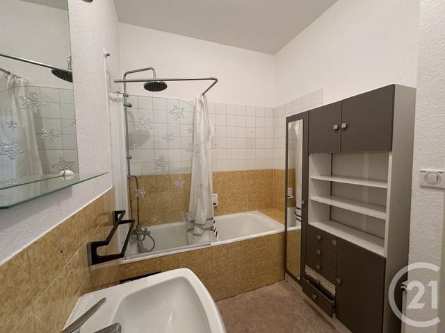 Appartement T4 &agrave; louer - 4 pi&egrave;ces - 95,76 m2 - Rochefort - 17 - POITOU-CHARENTES