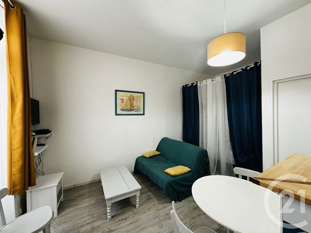 Appartement F1 &agrave; louer - 1 pi&egrave;ce - 25 m2 - Rochefort - 17 - POITOU-CHARENTES