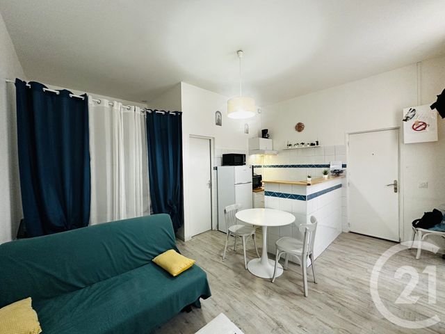 Appartement F1 &agrave; louer - 1 pi&egrave;ce - 25 m2 - Rochefort - 17 - POITOU-CHARENTES