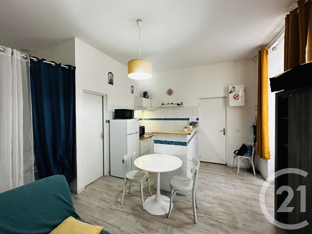Appartement F1 &agrave; louer - 1 pi&egrave;ce - 25 m2 - Rochefort - 17 - POITOU-CHARENTES