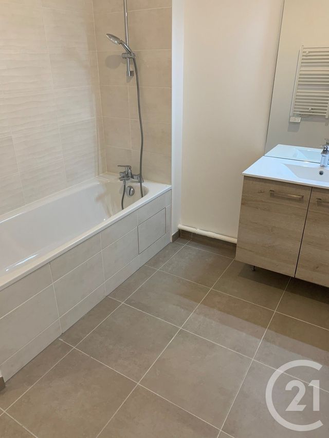 Appartement F3 &agrave; louer - 3 pi&egrave;ces - 59,51 m2 - Villeneuve La Garenne - 92 - ILE-DE-FRANCE