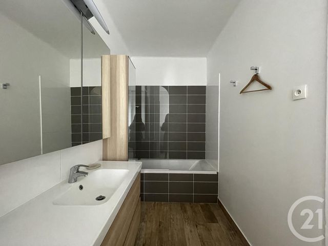 Appartement F3 &agrave; louer - 3 pi&egrave;ces - 84,43 m2 - Colombes - 92 - ILE-DE-FRANCE