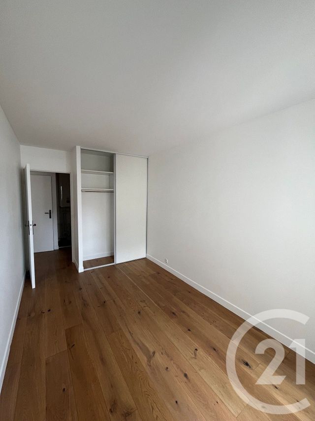 Appartement T3 &agrave; louer - 3 pi&egrave;ces - 67 m2 - Courbevoie - 92 - ILE-DE-FRANCE