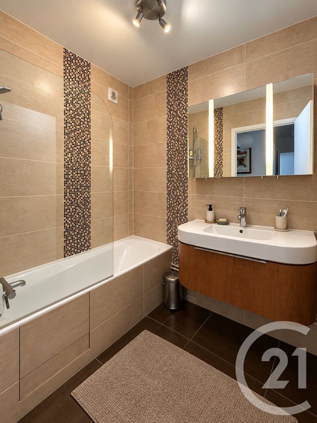 Appartement F4 &agrave; vendre - 4 pi&egrave;ces - 84,52 m2 - Courbevoie - 92 - ILE-DE-FRANCE