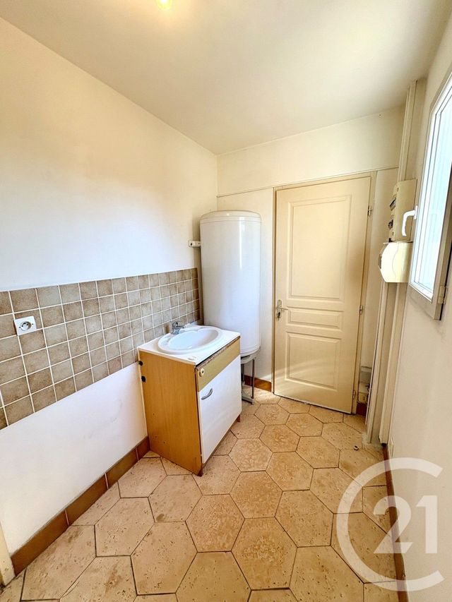 Maison &agrave; louer - 4 pi&egrave;ces - 98 m2 - Neuvy En Sullias - 45 - CENTRE