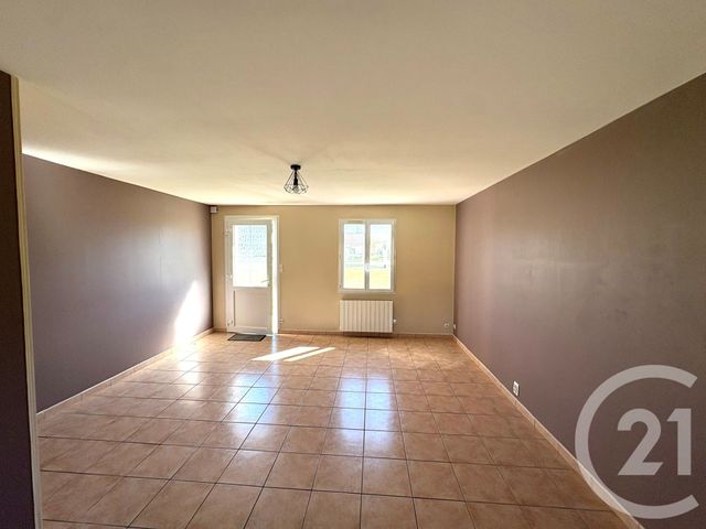 Maison &agrave; louer - 4 pi&egrave;ces - 98 m2 - Neuvy En Sullias - 45 - CENTRE