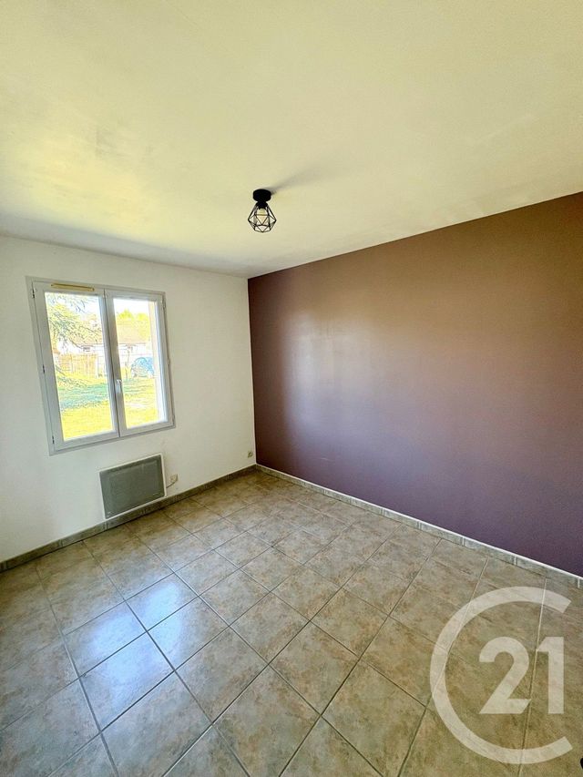 Maison &agrave; louer - 4 pi&egrave;ces - 98 m2 - Neuvy En Sullias - 45 - CENTRE