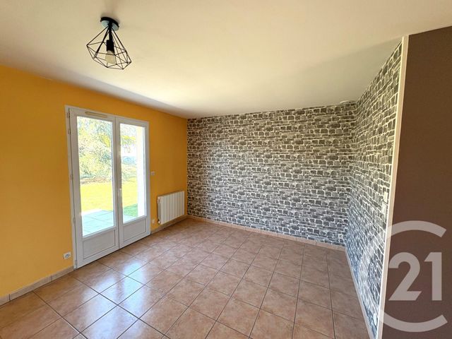 Maison &agrave; louer - 4 pi&egrave;ces - 98 m2 - Neuvy En Sullias - 45 - CENTRE