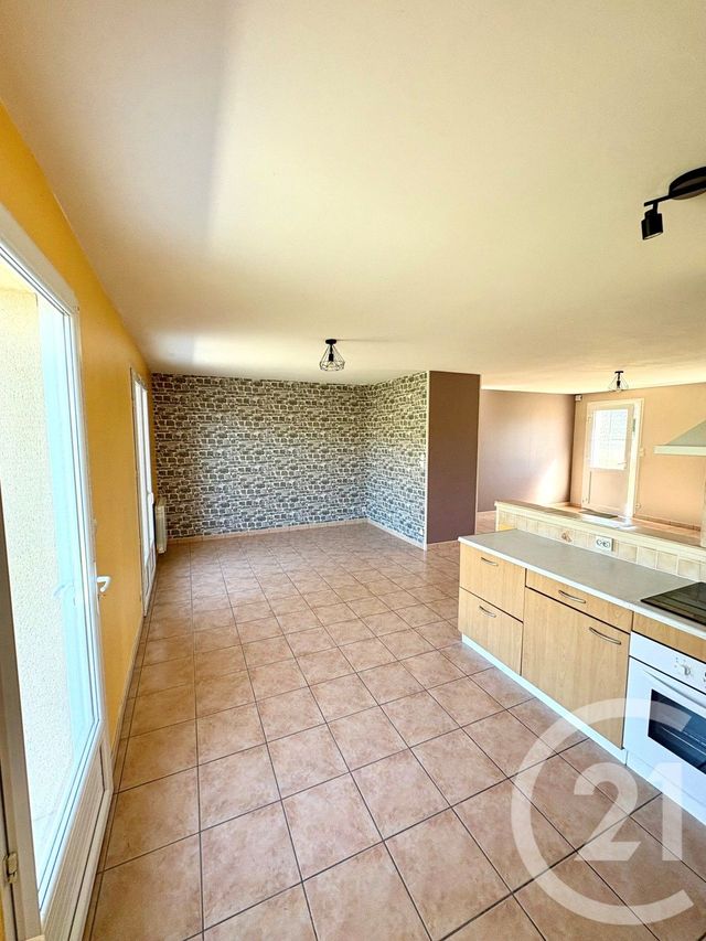 Maison &agrave; louer - 4 pi&egrave;ces - 98 m2 - Neuvy En Sullias - 45 - CENTRE