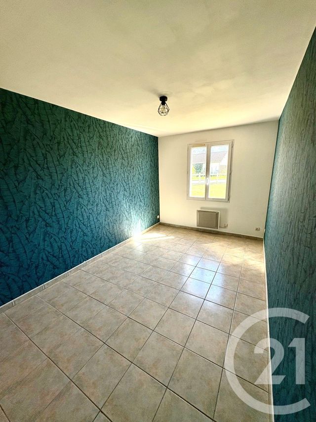 Maison &agrave; louer - 4 pi&egrave;ces - 98 m2 - Neuvy En Sullias - 45 - CENTRE