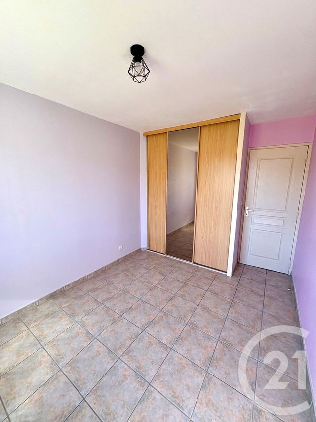 Maison &agrave; louer - 4 pi&egrave;ces - 98 m2 - Neuvy En Sullias - 45 - CENTRE