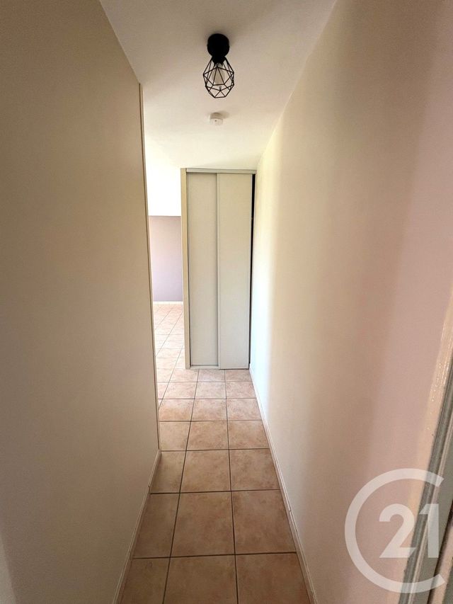 Maison &agrave; louer - 4 pi&egrave;ces - 98 m2 - Neuvy En Sullias - 45 - CENTRE