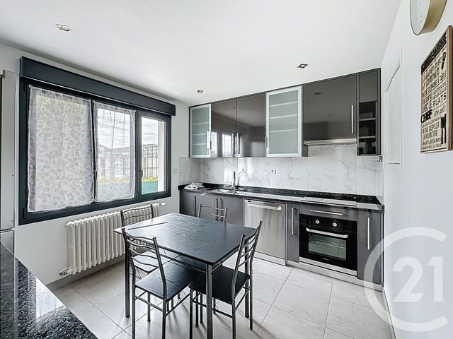 Maison à vendre - 6 pièces - 108 m2 - St Jean De La Ruelle - 45 - CENTRE