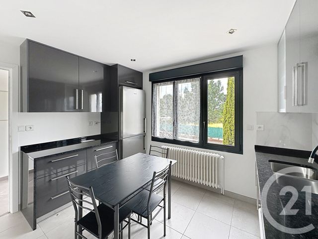 Maison à vendre - 6 pièces - 108 m2 - St Jean De La Ruelle - 45 - CENTRE