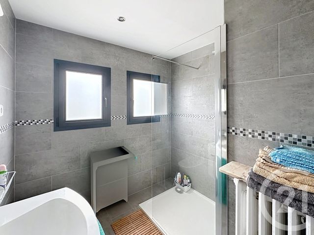 Maison à vendre - 6 pièces - 108 m2 - St Jean De La Ruelle - 45 - CENTRE