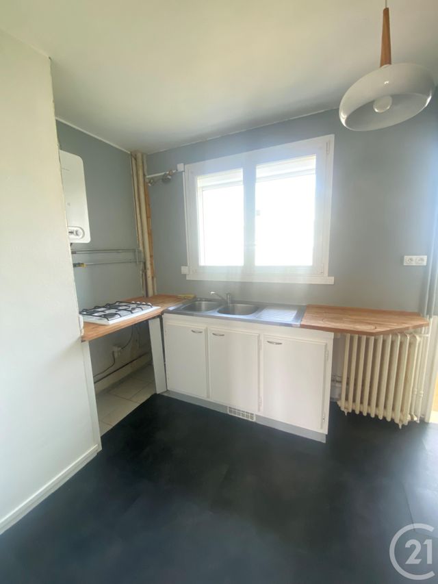 Appartement F4 &agrave; louer - 4 pi&egrave;ces - 75,30 m2 - St Jean De La Ruelle - 45 - CENTRE