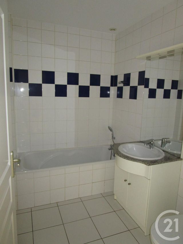 Maison &agrave; louer - 3 pi&egrave;ces - 73,70 m2 - Chateauneuf Sur Loire - 45 - CENTRE