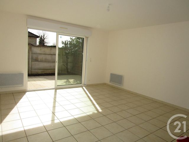 Maison &agrave; louer - 3 pi&egrave;ces - 73,70 m2 - Chateauneuf Sur Loire - 45 - CENTRE