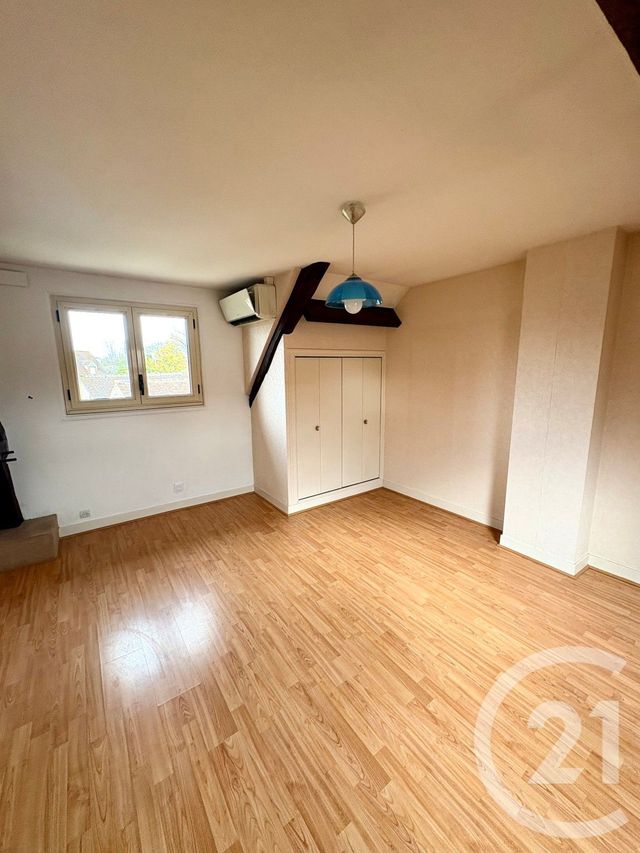 Maison &agrave; louer - 3 pi&egrave;ces - 125 m2 - Chateauneuf Sur Loire - 45 - CENTRE