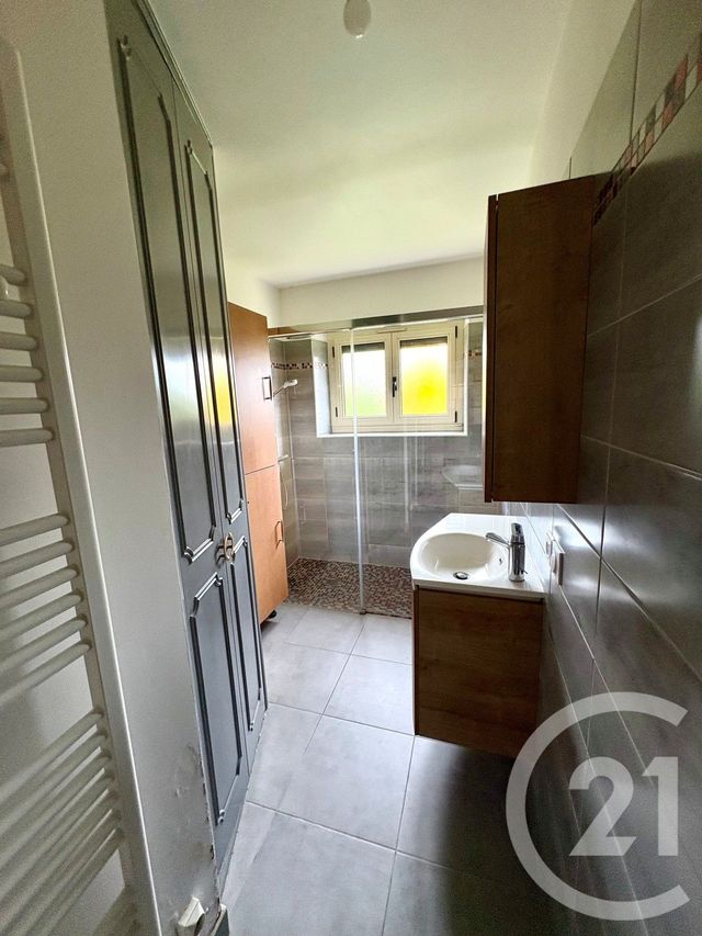 Maison &agrave; louer - 3 pi&egrave;ces - 125 m2 - Chateauneuf Sur Loire - 45 - CENTRE