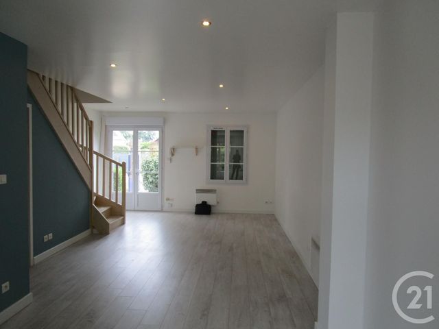 Maison &agrave; louer - 3 pi&egrave;ces - 70 m2 - Chateauneuf Sur Loire - 45 - CENTRE