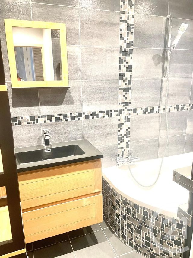 Maison &agrave; louer - 3 pi&egrave;ces - 79,15 m2 - Vitry Aux Loges - 45 - CENTRE