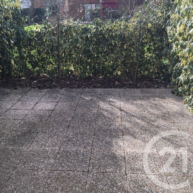 Maison &agrave; louer - 3 pi&egrave;ces - 63 m2 - Chateauneuf Sur Loire - 45 - CENTRE