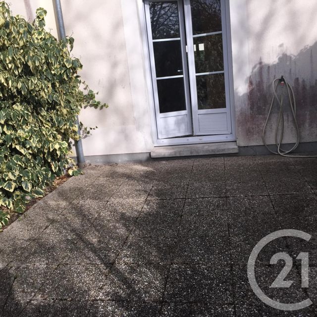 Maison &agrave; louer - 3 pi&egrave;ces - 63 m2 - Chateauneuf Sur Loire - 45 - CENTRE