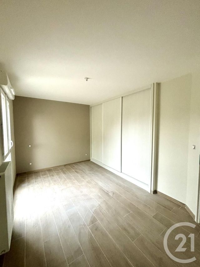 Maison &agrave; louer - 5 pi&egrave;ces - 138 m2 - Chateauneuf Sur Loire - 45 - CENTRE